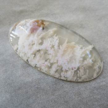 Plume agate USA, cabochon no.01