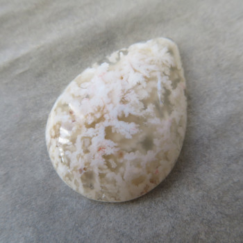 Plume agate USA, cabochon no.03