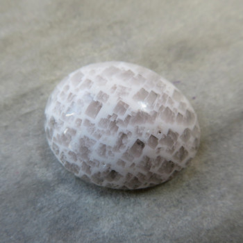 Scolecite, cabochon no.20