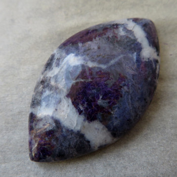 Violán Italy, cabochon no.1