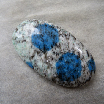 K2 azurite in granite, cabochon 012