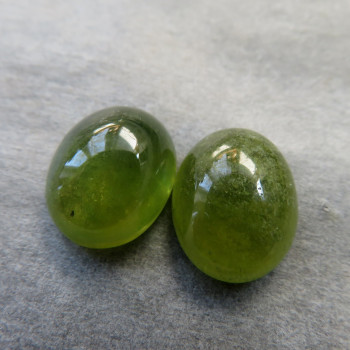 Vesuvian - pair (10x8 mm) No. B1