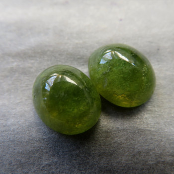 Vesuvian - pair (10x8 mm) No. B2