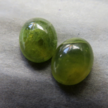 Vesuvian - pair (10x8 mm) No.B3