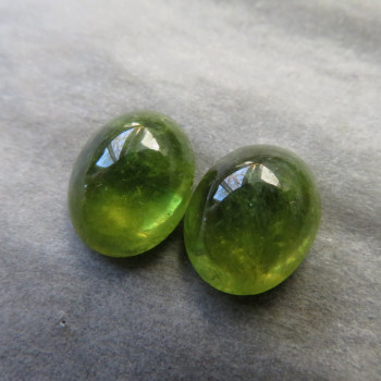 Vesuvian - pair (10x8 mm) No. B4