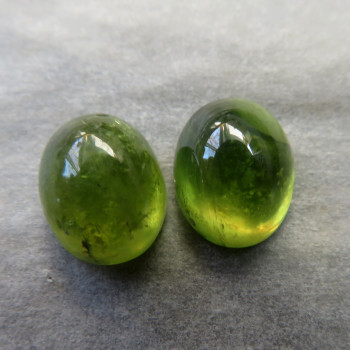 Vesuvian - pair (10x8 mm) No.B6