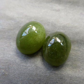 Vesuvian - pair (10x8 mm) No. B7