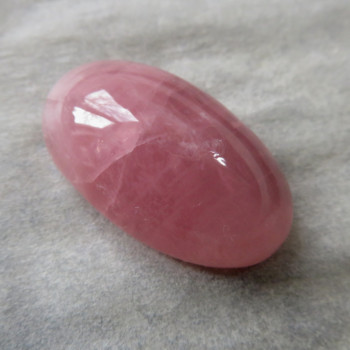 Rose quartz, extra color cabochon no.05