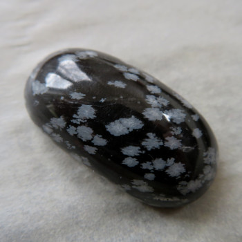 Flake obsidian, no.02