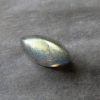 Labradorite - minicabochon no. L.01