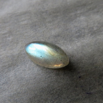 Labradorite - minicabochon no. L.08