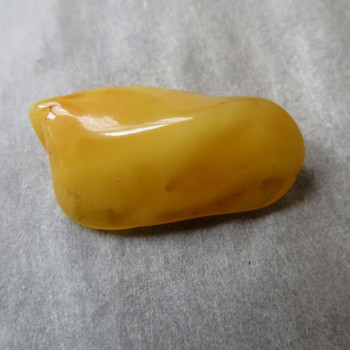 Natural Amber, Lithuania, honey no. 10