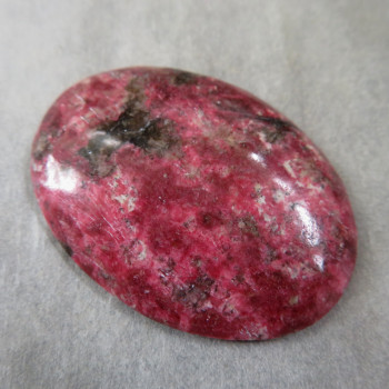 Thulite, Norway, cabochon no.02