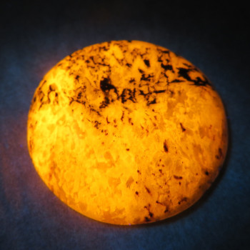 UV sodalite with hackmanite, Greenland cabochon no.1