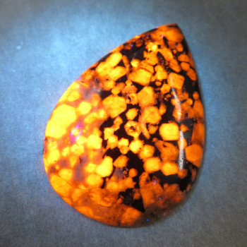UV Naujait, Greenland cabochon no.1