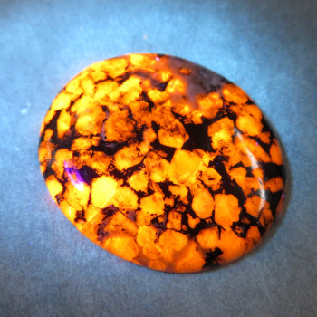 UV Naujait, Greenland cabochon no.2