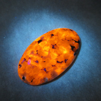 UV Naujait, Greenland cabochon no.3
