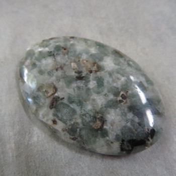 naujait