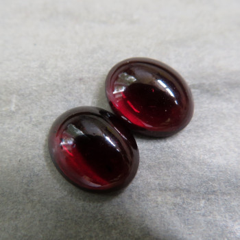 Almandine garnet 10x8mm, pair 