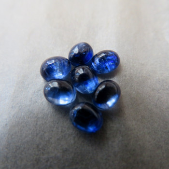 Kyanit safírově modrý , oválek 5x4 mm 1ks