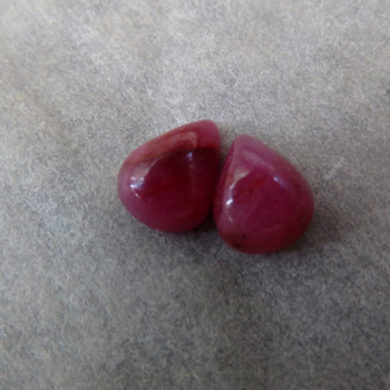 Ruby minicabochon pair R11.