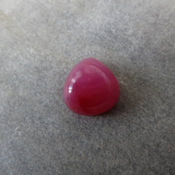 Rubín minikabošon  R15.