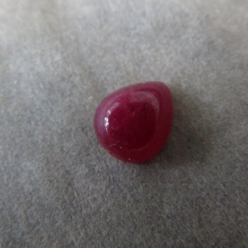 Rubín minikabošon  R17.