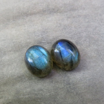Labradorite extra, 10x8mm, pair LK 024