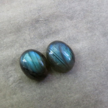 Labradorite extra, 10x8mm, pair LK 027