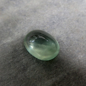 Kyanit zelený , 7x5 mm  kabošonek č. KZ.23