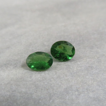 Tsavorit granát -facetovaný pár 5x4mm  TS.1