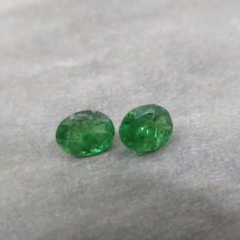 Tsavorit granát -facetovaný pár 5x4mm  TS.2