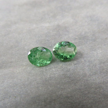 Tsavorit granát -facetovaný pár 5x4mm  TS.3