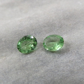 Tsavorit granát -facetovaný pár 5x4mm  TS.4