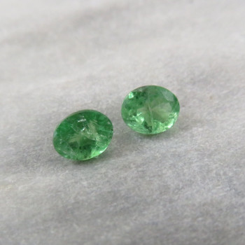 Tsavorit granát -facetovaný pár 5x4mm  TS.5