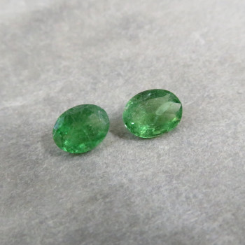 Tsavorit granát -facetovaný pár 5x4mm  TS.7