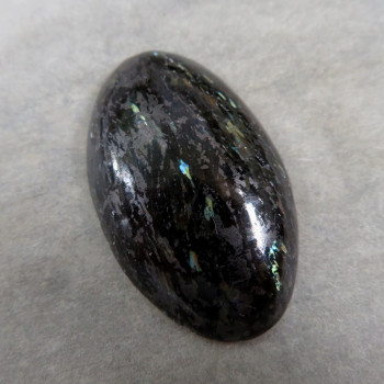 Nuummite,Grónsko, kabošon č.5