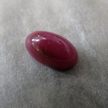 Ruby minicabochon R05