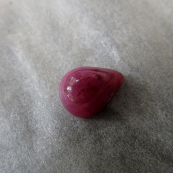 Ruby minicabochon R06