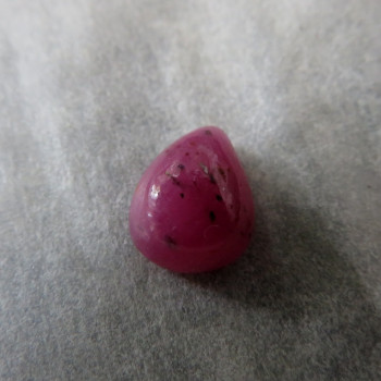 Ruby minicabochon R07