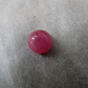 Ruby minicabochon R012