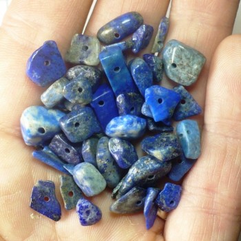 Lapis Lazuli, vrtané zlomky ,větší,50 ks| šperkové-kameny.cz