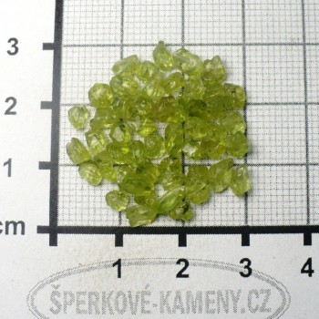 olivine, drilled fractions, fine, 50 pcs | www.sperkove-kameny.cz