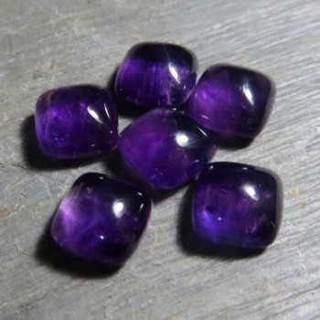 Ametyst sytý, kabošonek čtverec, 8x8 mm