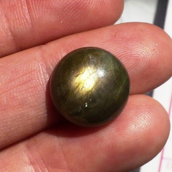 Labradorit  kabošon 14 mm, Madagaskar,   č.2| www.sperkove-kameny.cz