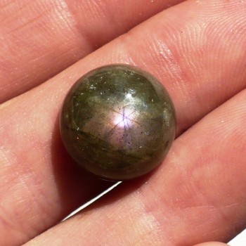 Labradorit  kabošon 14 mm, Madagaskar,   č.4| www.sperkove-kameny.cz