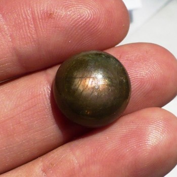 Labradorit  kabošon 14 mm, Madagaskar,   č.6| www.sperkove-kameny.cz