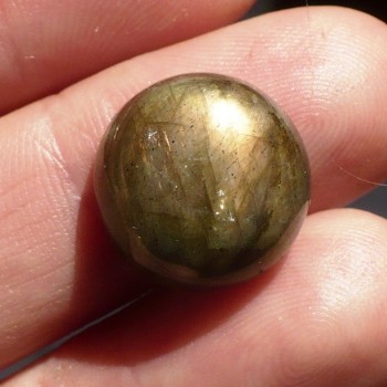 Labradorit  kabošon 14 mm, Madagaskar,   č.8| www.sperkove-kameny.cz