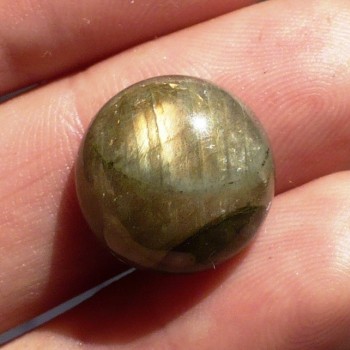 Labradorit  kabošon 14 mm, Madagaskar,   č.12| www.sperkove-kameny.cz