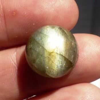 Labradorit  kabošon 14 mm, Madagaskar,   č.13| www.sperkove-kameny.cz